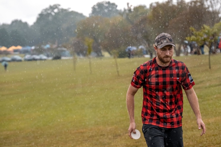 Chris Dickerson purkaa sopimuksensa Prodigyn kanssa Disc Golf Monster